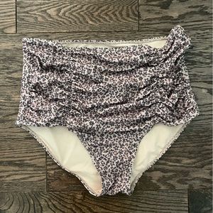 Kortni Jeane maternity bottoms large leopard floral